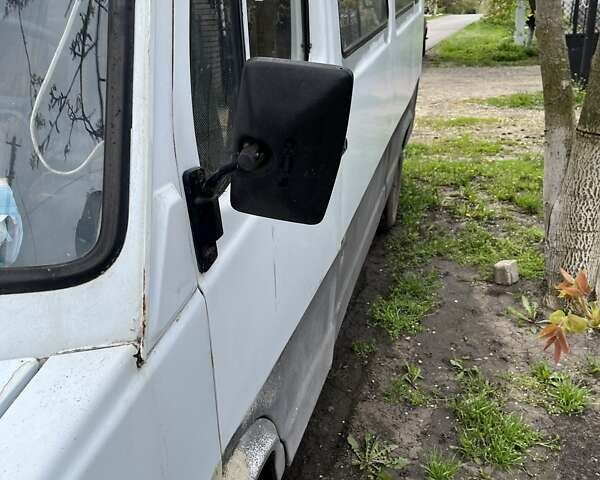 Білий Мерседес О 307, об'ємом двигуна 2.4 л та пробігом 4 тис. км за 1800 $, фото 5 на Automoto.ua