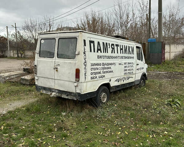 Белый Мерседес О 307, объемом двигателя 2.4 л и пробегом 3 тыс. км за 1000 $, фото 3 на Automoto.ua