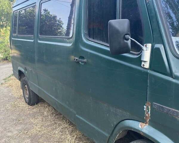 Зелений Мерседес О 307, об'ємом двигуна 2.4 л та пробігом 350 тис. км за 2000 $, фото 2 на Automoto.ua