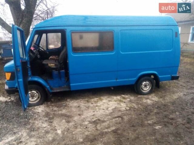Синий Мерседес О 309, объемом двигателя 2.5 л и пробегом 600 тыс. км за 2200 $, фото 2 на Automoto.ua