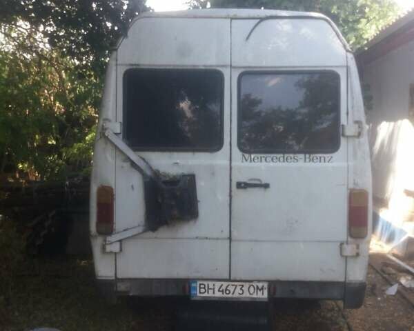 Белый Мерседес O 325, объемом двигателя 2.87 л и пробегом 300 тыс. км за 1400 $, фото 3 на Automoto.ua
