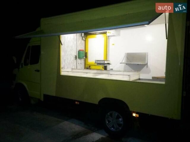 Желтый Мерседес O 325, объемом двигателя 2.3 л и пробегом 500 тыс. км за 6500 $, фото 1 на Automoto.ua