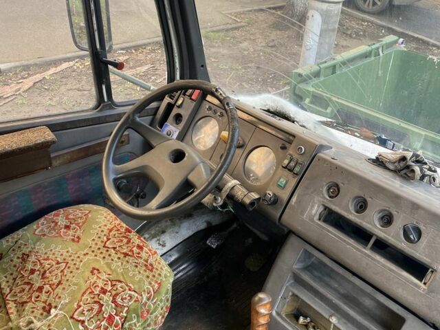 Белый Мерседес Р-Класс, объемом двигателя 4 л и пробегом 600 тыс. км за 3000 $, фото 4 на Automoto.ua