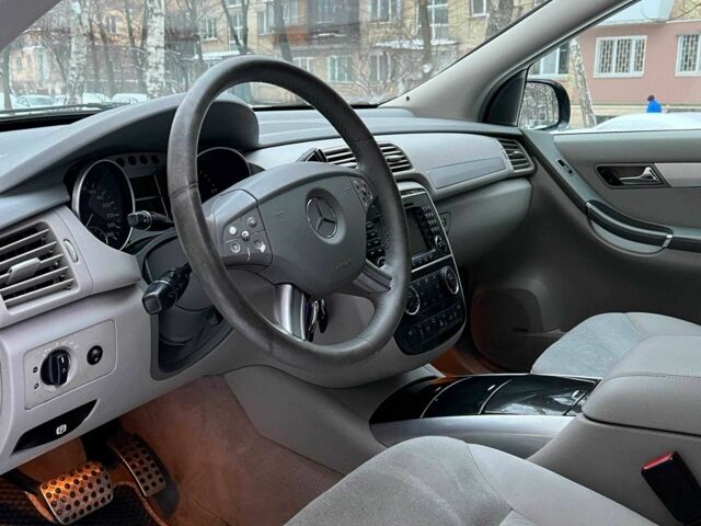 Черный Мерседес Р-Класс, объемом двигателя 3.2 л и пробегом 330 тыс. км за 5766 $, фото 6 на Automoto.ua