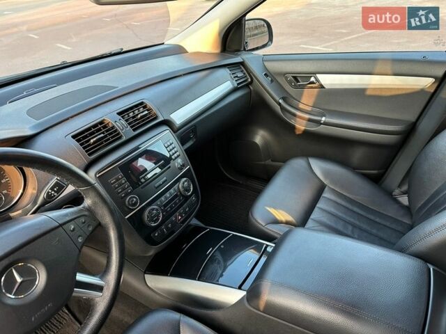 Черный Мерседес Р-Класс, объемом двигателя 3.5 л и пробегом 270 тыс. км за 6300 $, фото 18 на Automoto.ua
