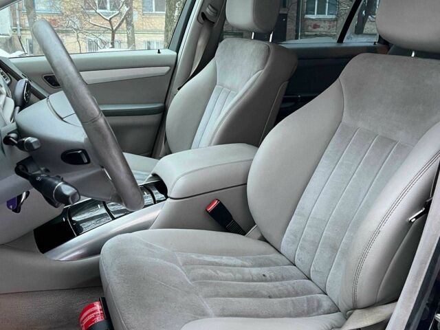 Черный Мерседес Р-Класс, объемом двигателя 3.2 л и пробегом 330 тыс. км за 6023 $, фото 7 на Automoto.ua