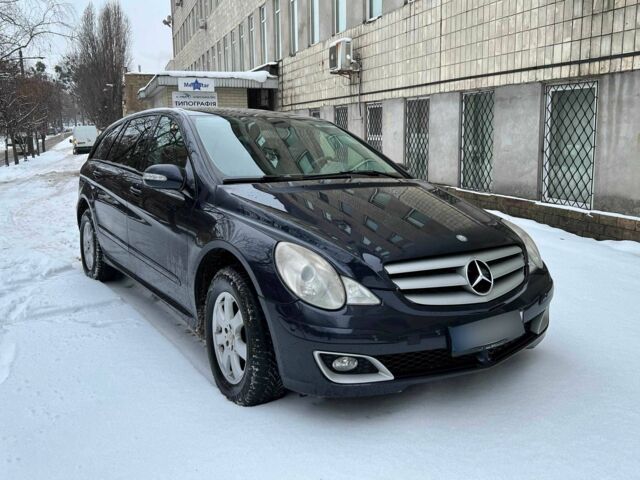 Черный Мерседес Р-Класс, объемом двигателя 3.2 л и пробегом 330 тыс. км за 5766 $, фото 1 на Automoto.ua
