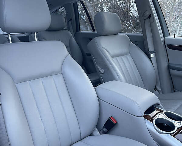 Черный Мерседес Р-Класс, объемом двигателя 5 л и пробегом 95 тыс. км за 11500 $, фото 16 на Automoto.ua