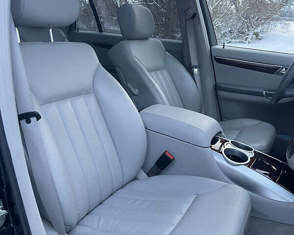 Черный Мерседес Р-Класс, объемом двигателя 5 л и пробегом 95 тыс. км за 11500 $, фото 12 на Automoto.ua