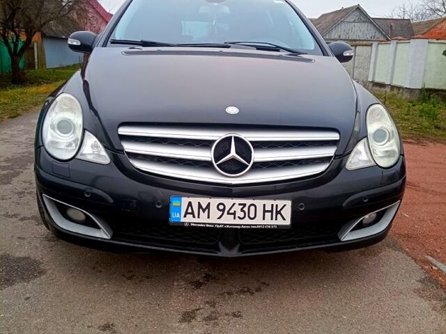 Черный Мерседес Р-Класс, объемом двигателя 3 л и пробегом 350 тыс. км за 8000 $, фото 1 на Automoto.ua