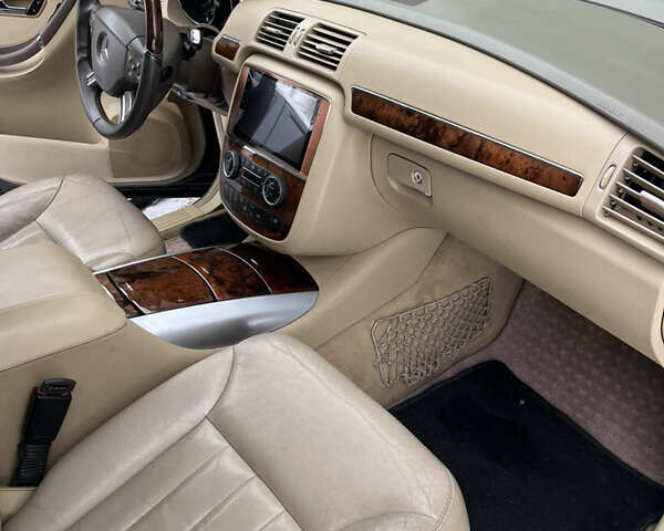 Черный Мерседес Р-Класс, объемом двигателя 3.5 л и пробегом 300 тыс. км за 7500 $, фото 15 на Automoto.ua