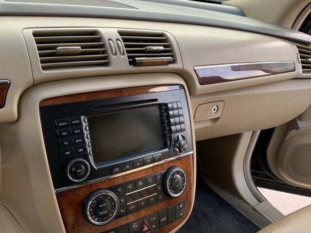 Черный Мерседес Р-Класс, объемом двигателя 5 л и пробегом 310 тыс. км за 7900 $, фото 10 на Automoto.ua