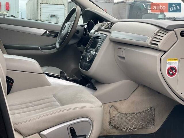 Чорний Мерседес Р-Клас, об'ємом двигуна 3 л та пробігом 299 тис. км за 7799 $, фото 9 на Automoto.ua