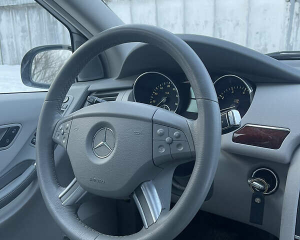 Черный Мерседес Р-Класс, объемом двигателя 5 л и пробегом 95 тыс. км за 11500 $, фото 17 на Automoto.ua