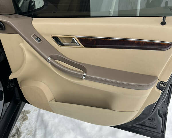 Черный Мерседес Р-Класс, объемом двигателя 3.5 л и пробегом 300 тыс. км за 7500 $, фото 14 на Automoto.ua