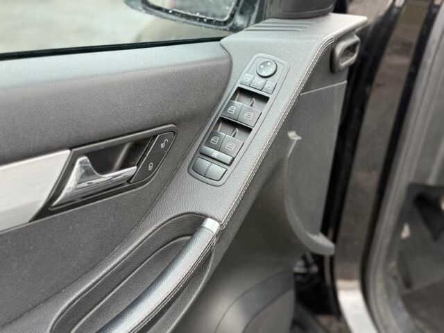 Черный Мерседес Р-Класс, объемом двигателя 3 л и пробегом 265 тыс. км за 3699 $, фото 6 на Automoto.ua