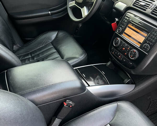 Черный Мерседес Р-Класс, объемом двигателя 3 л и пробегом 357 тыс. км за 11199 $, фото 60 на Automoto.ua