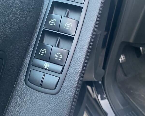 Чорний Мерседес Р-Клас, об'ємом двигуна 2.99 л та пробігом 455 тис. км за 10449 $, фото 3 на Automoto.ua