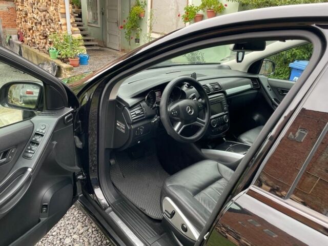 Черный Мерседес Р-Класс, объемом двигателя 3 л и пробегом 330 тыс. км за 12228 $, фото 9 на Automoto.ua