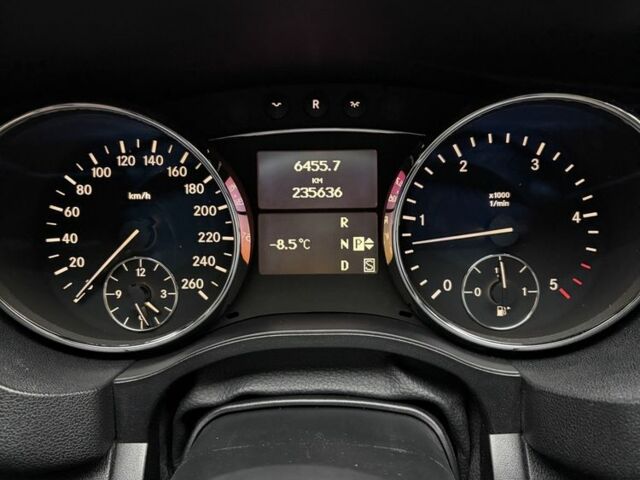 Чорний Мерседес Р-Клас, об'ємом двигуна 3 л та пробігом 235 тис. км за 8500 $, фото 4 на Automoto.ua