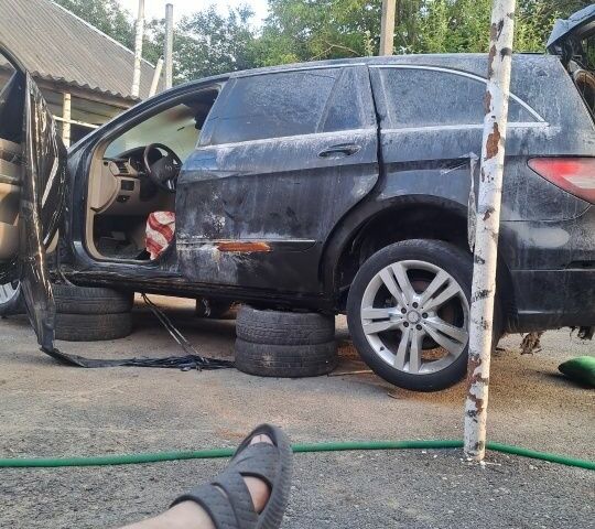 Чорний Мерседес Р-Клас, об'ємом двигуна 3 л та пробігом 280 тис. км за 2500 $, фото 2 на Automoto.ua