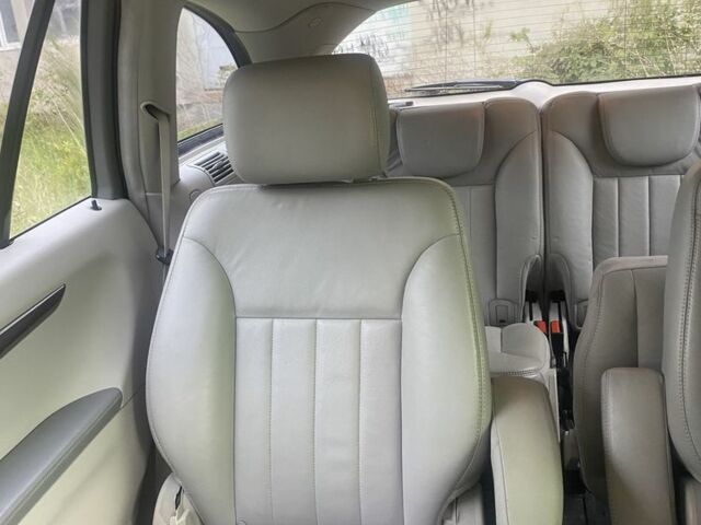 Черный Мерседес Р-Класс, объемом двигателя 3.5 л и пробегом 250 тыс. км за 5500 $, фото 5 на Automoto.ua