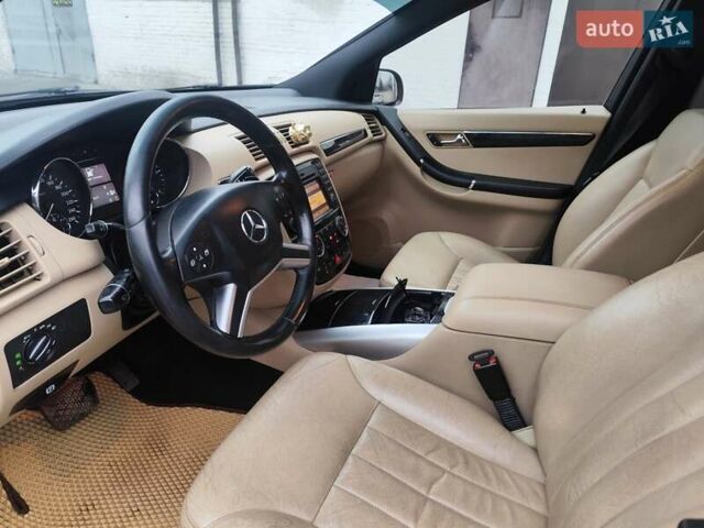 Червоний Мерседес Р-Клас, об'ємом двигуна 2.99 л та пробігом 345 тис. км за 9700 $, фото 9 на Automoto.ua