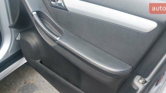 Сірий Мерседес Р-Клас, об'ємом двигуна 3 л та пробігом 270 тис. км за 7900 $, фото 13 на Automoto.ua