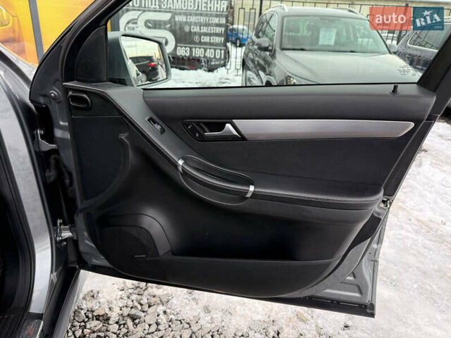 Серый Мерседес Р-Класс, объемом двигателя 2.99 л и пробегом 499 тыс. км за 10900 $, фото 30 на Automoto.ua