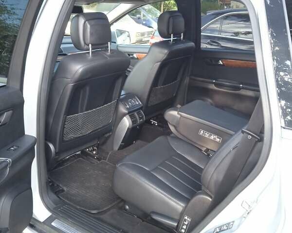 Серый Мерседес Р-Класс, объемом двигателя 3.5 л и пробегом 268 тыс. км за 9000 $, фото 13 на Automoto.ua