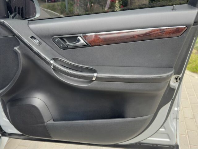 Серый Мерседес Р-Класс, объемом двигателя 3 л и пробегом 340 тыс. км за 5500 $, фото 21 на Automoto.ua