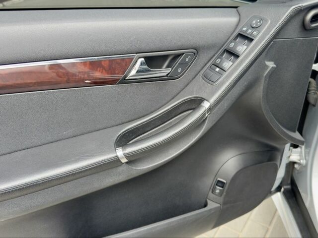 Серый Мерседес Р-Класс, объемом двигателя 3 л и пробегом 340 тыс. км за 5500 $, фото 16 на Automoto.ua