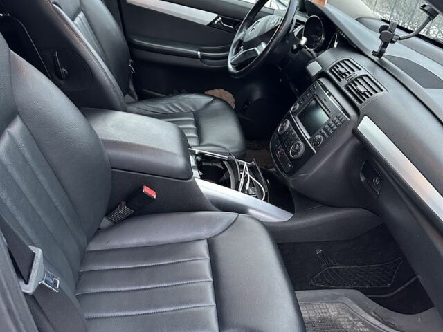 Серый Мерседес Р-Класс, объемом двигателя 3 л и пробегом 205 тыс. км за 11000 $, фото 3 на Automoto.ua