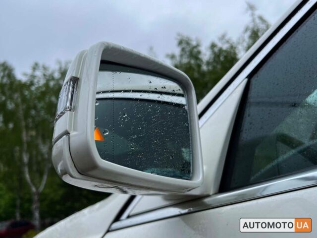 Белый Мерседес С 350, объемом двигателя 3 л и пробегом 318 тыс. км за 17800 $, фото 26 на Automoto.ua