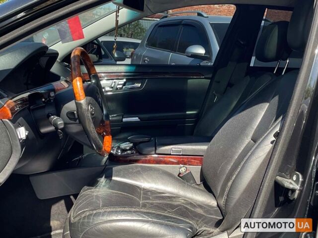 Черный Мерседес С 350, объемом двигателя 3.5 л и пробегом 244 тыс. км за 11999 $, фото 10 на Automoto.ua