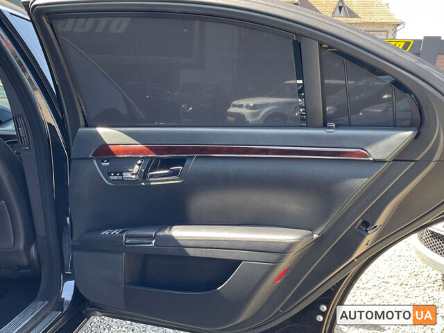 Черный Мерседес С 350, объемом двигателя 3.5 л и пробегом 244 тыс. км за 11999 $, фото 15 на Automoto.ua