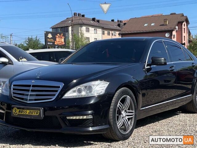 Черный Мерседес С 350, объемом двигателя 3.5 л и пробегом 244 тыс. км за 11999 $, фото 2 на Automoto.ua