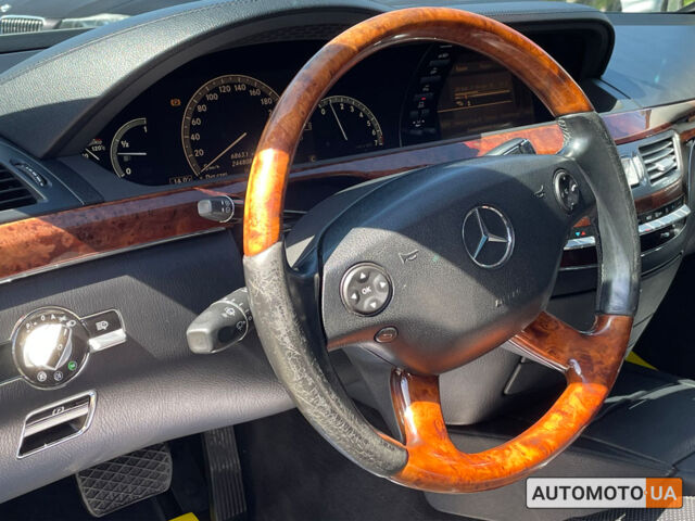 Черный Мерседес С 350, объемом двигателя 3.5 л и пробегом 244 тыс. км за 11999 $, фото 9 на Automoto.ua