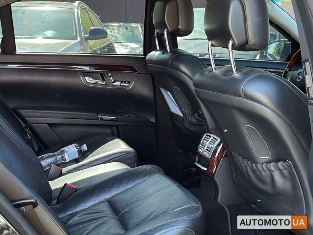 Черный Мерседес С 350, объемом двигателя 3.5 л и пробегом 244 тыс. км за 11999 $, фото 16 на Automoto.ua