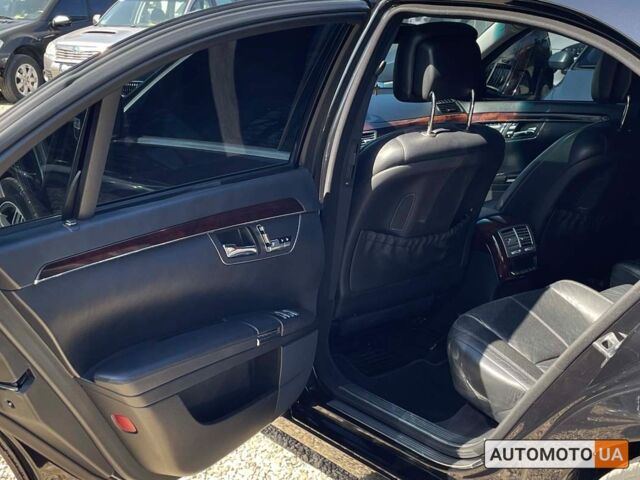 Черный Мерседес С 350, объемом двигателя 3.5 л и пробегом 244 тыс. км за 11999 $, фото 11 на Automoto.ua