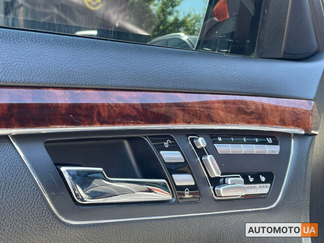 Черный Мерседес С 350, объемом двигателя 3.5 л и пробегом 244 тыс. км за 11999 $, фото 7 на Automoto.ua