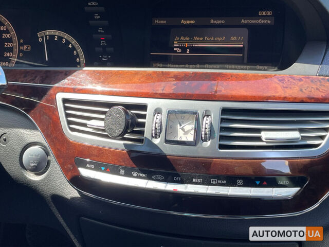 Черный Мерседес С 350, объемом двигателя 3.5 л и пробегом 244 тыс. км за 11999 $, фото 20 на Automoto.ua