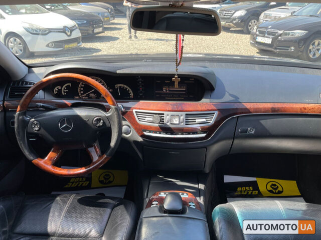 Черный Мерседес С 350, объемом двигателя 3.5 л и пробегом 244 тыс. км за 11999 $, фото 21 на Automoto.ua