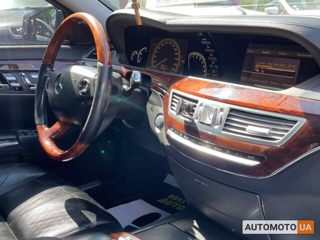 Черный Мерседес С 350, объемом двигателя 3.5 л и пробегом 244 тыс. км за 11999 $, фото 25 на Automoto.ua