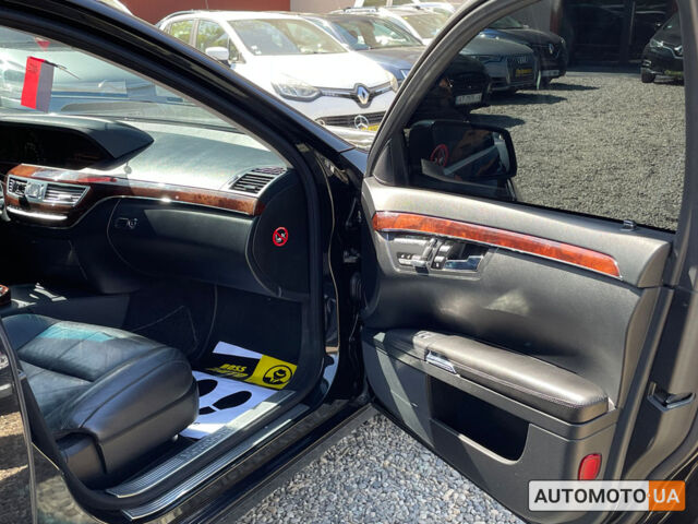 Черный Мерседес С 350, объемом двигателя 3.5 л и пробегом 244 тыс. км за 11999 $, фото 23 на Automoto.ua