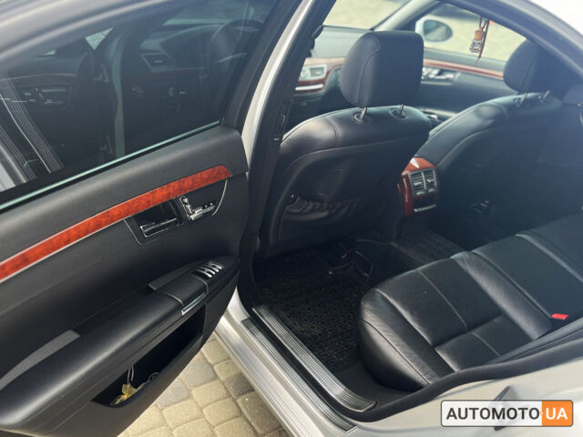 Серый Мерседес С 350, объемом двигателя 3.5 л и пробегом 316 тыс. км за 8800 $, фото 26 на Automoto.ua