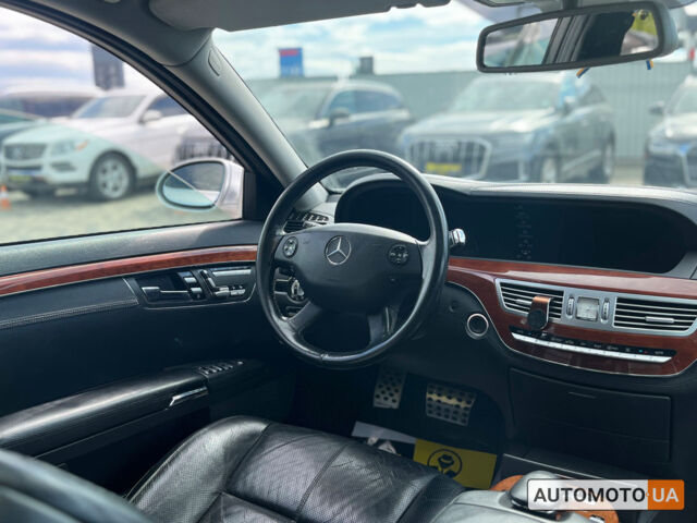 Серый Мерседес С 350, объемом двигателя 3.5 л и пробегом 316 тыс. км за 8800 $, фото 23 на Automoto.ua