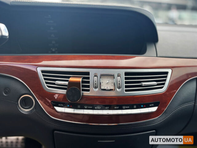 Серый Мерседес С 350, объемом двигателя 3.5 л и пробегом 316 тыс. км за 8800 $, фото 18 на Automoto.ua