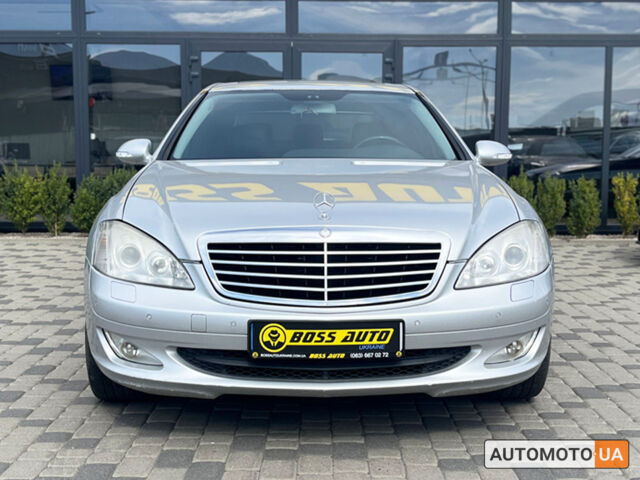 Серый Мерседес С 350, объемом двигателя 3.5 л и пробегом 316 тыс. км за 8800 $, фото 1 на Automoto.ua