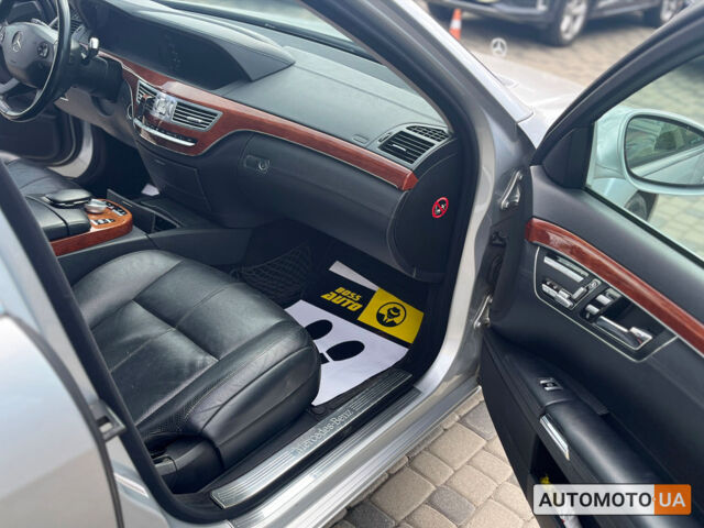 Серый Мерседес С 350, объемом двигателя 3.5 л и пробегом 316 тыс. км за 8800 $, фото 25 на Automoto.ua